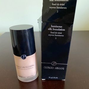 Giorgio Armani LUMINOUS SILK FOUNDATION - 5